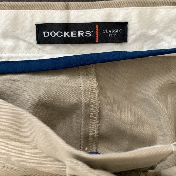 DOCKERS KHAKIS CLASSIC FIT 38 x 29 TAN - Picture 4 of 8